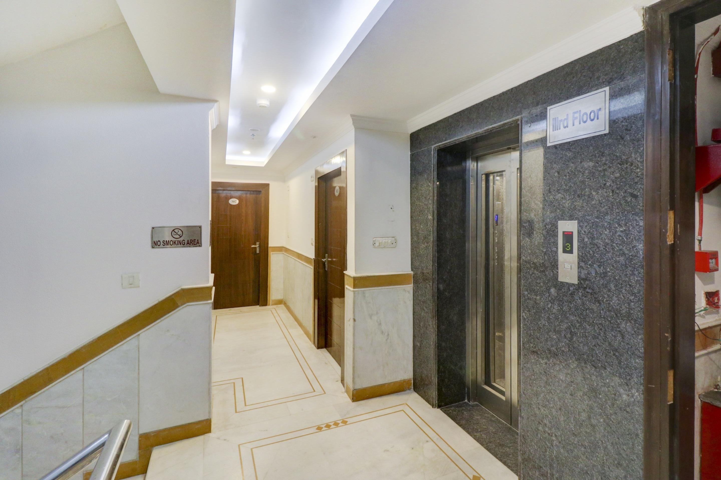 Hotel Townhouse 517 La Sapphire Near Delhi Airport Nueva Delhi Exterior foto