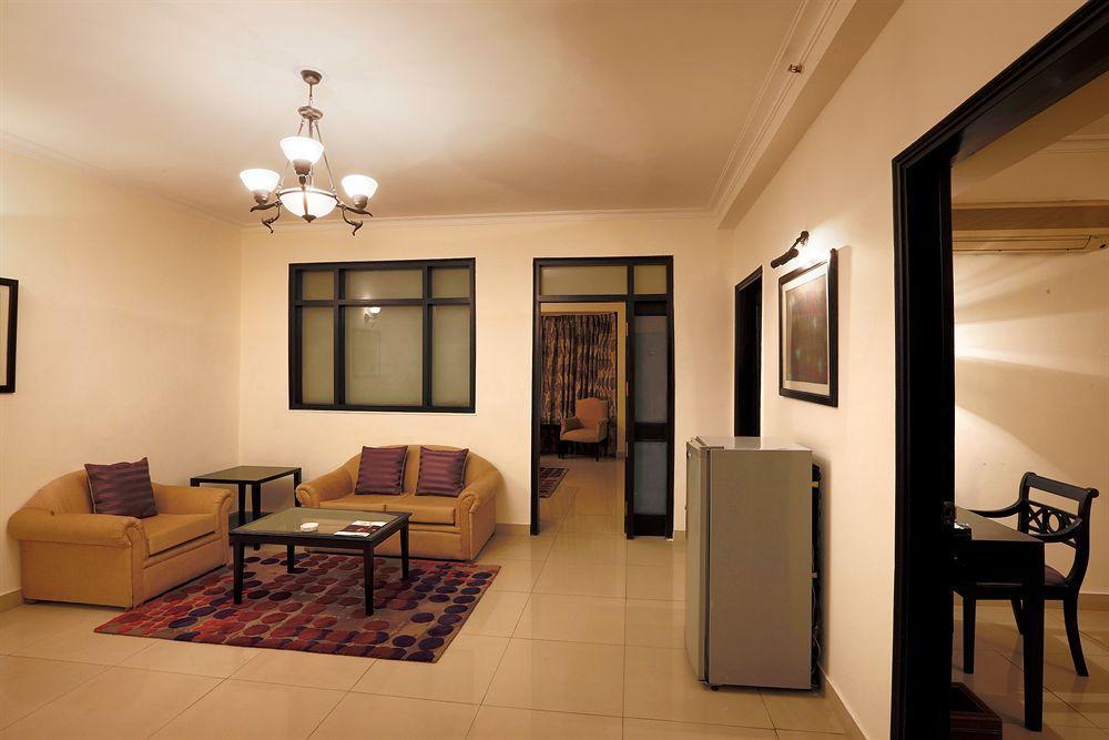 Hotel Townhouse 517 La Sapphire Near Delhi Airport Nueva Delhi Exterior foto