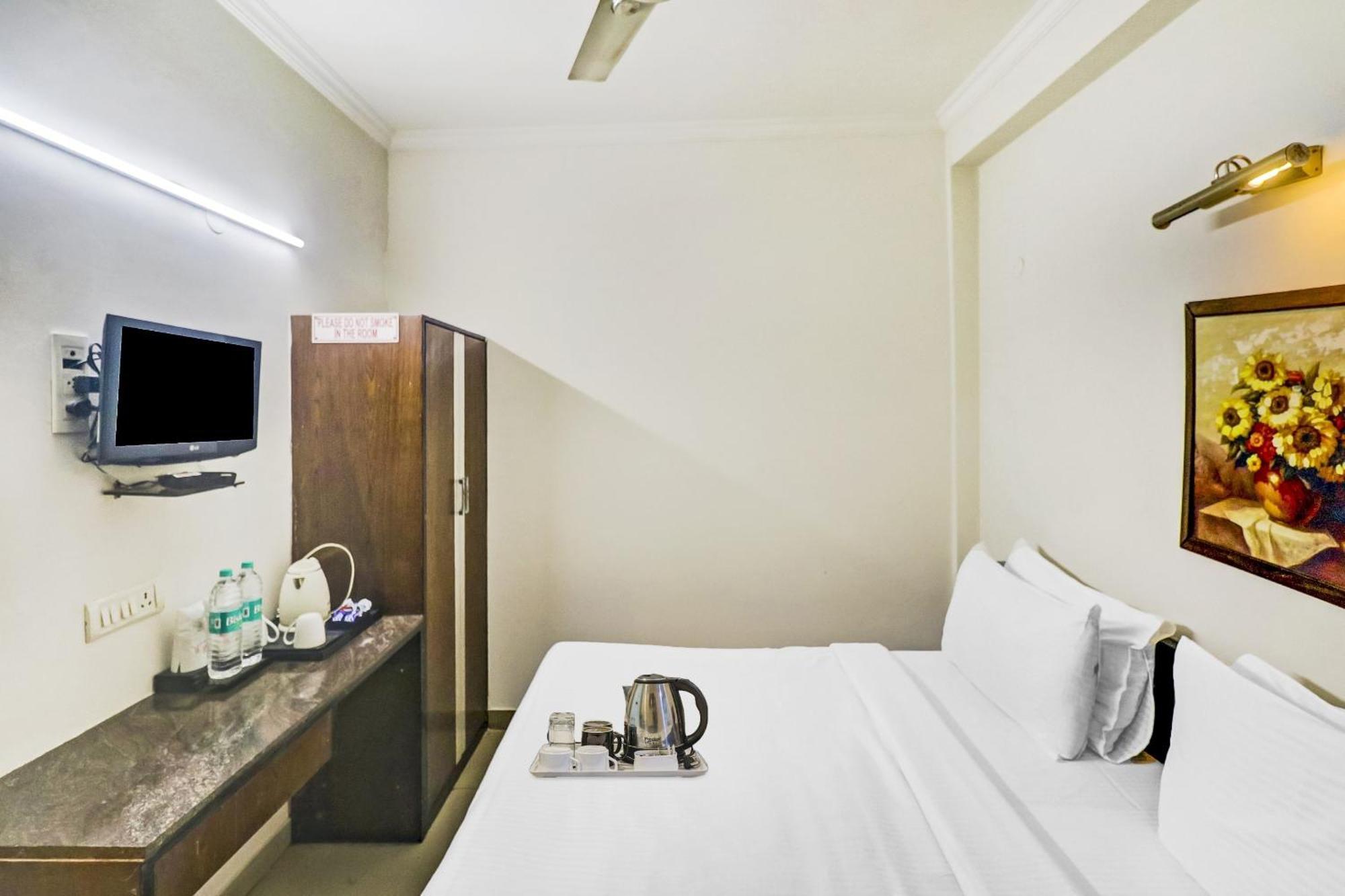 Hotel Townhouse 517 La Sapphire Near Delhi Airport Nueva Delhi Exterior foto