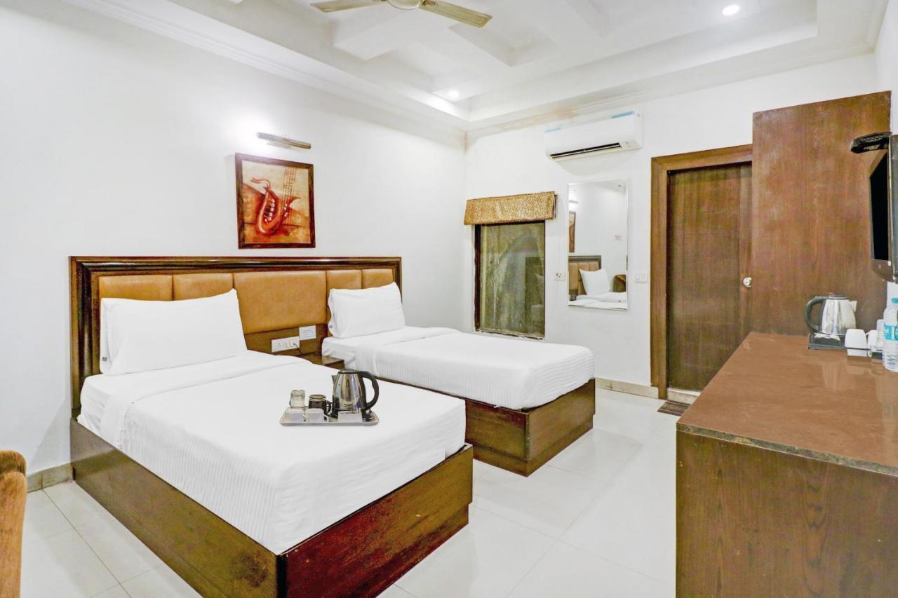 Hotel Townhouse 517 La Sapphire Near Delhi Airport Nueva Delhi Exterior foto