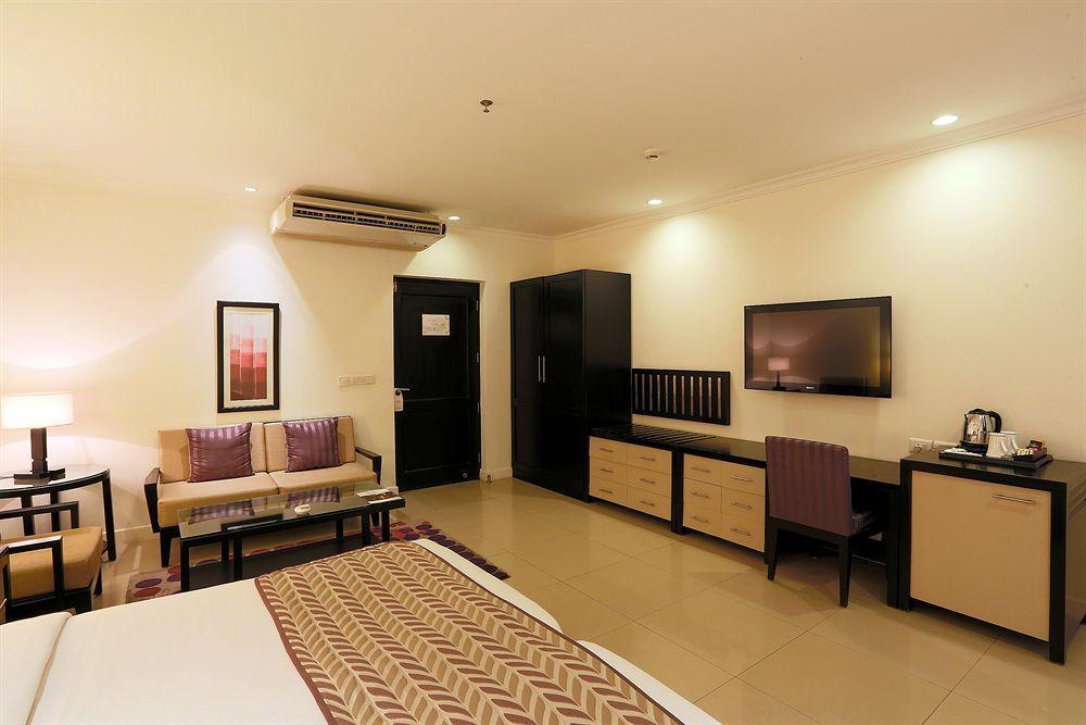 Hotel Townhouse 517 La Sapphire Near Delhi Airport Nueva Delhi Exterior foto